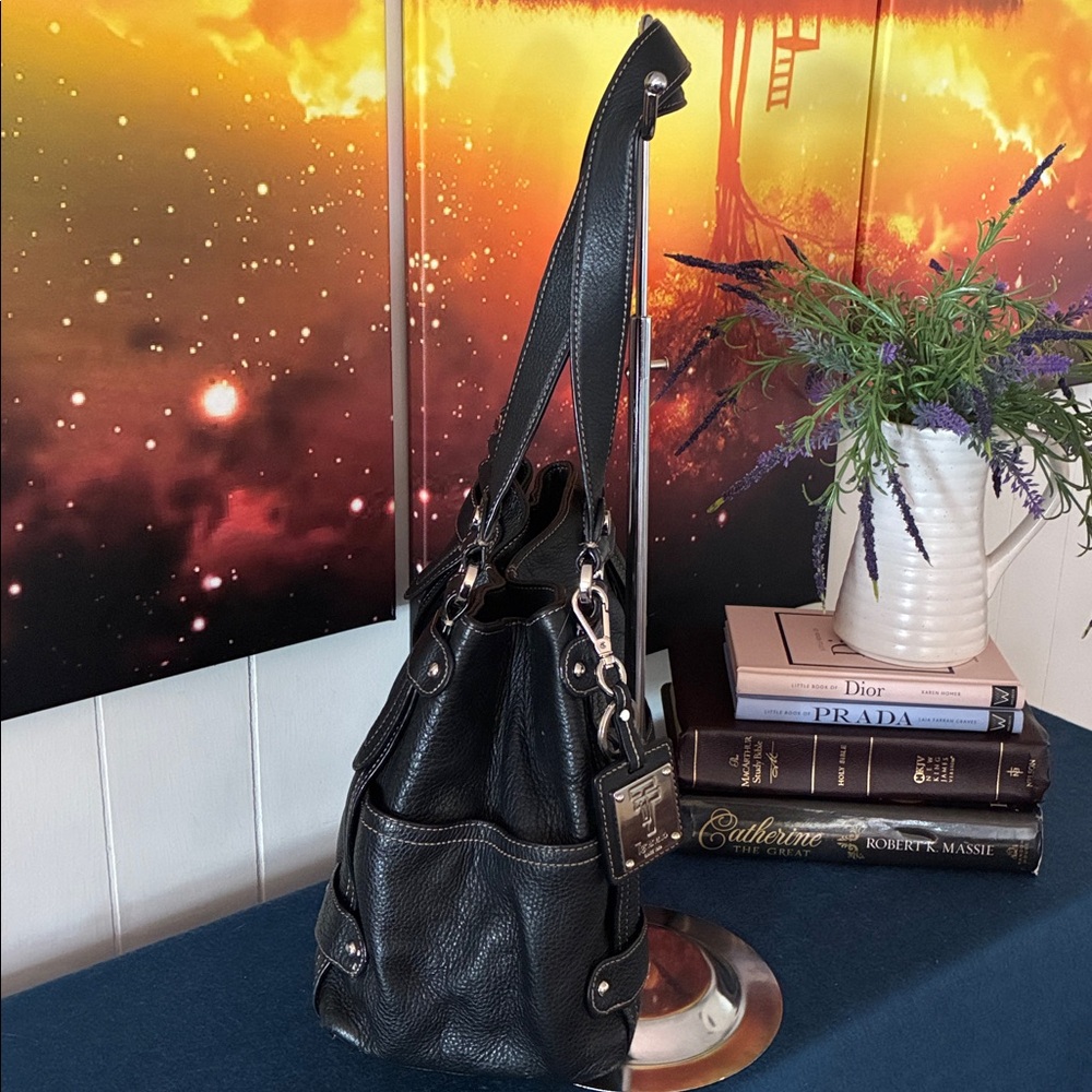 Tignanello Black Leather Shoulder Bag - Picture 5 of 11